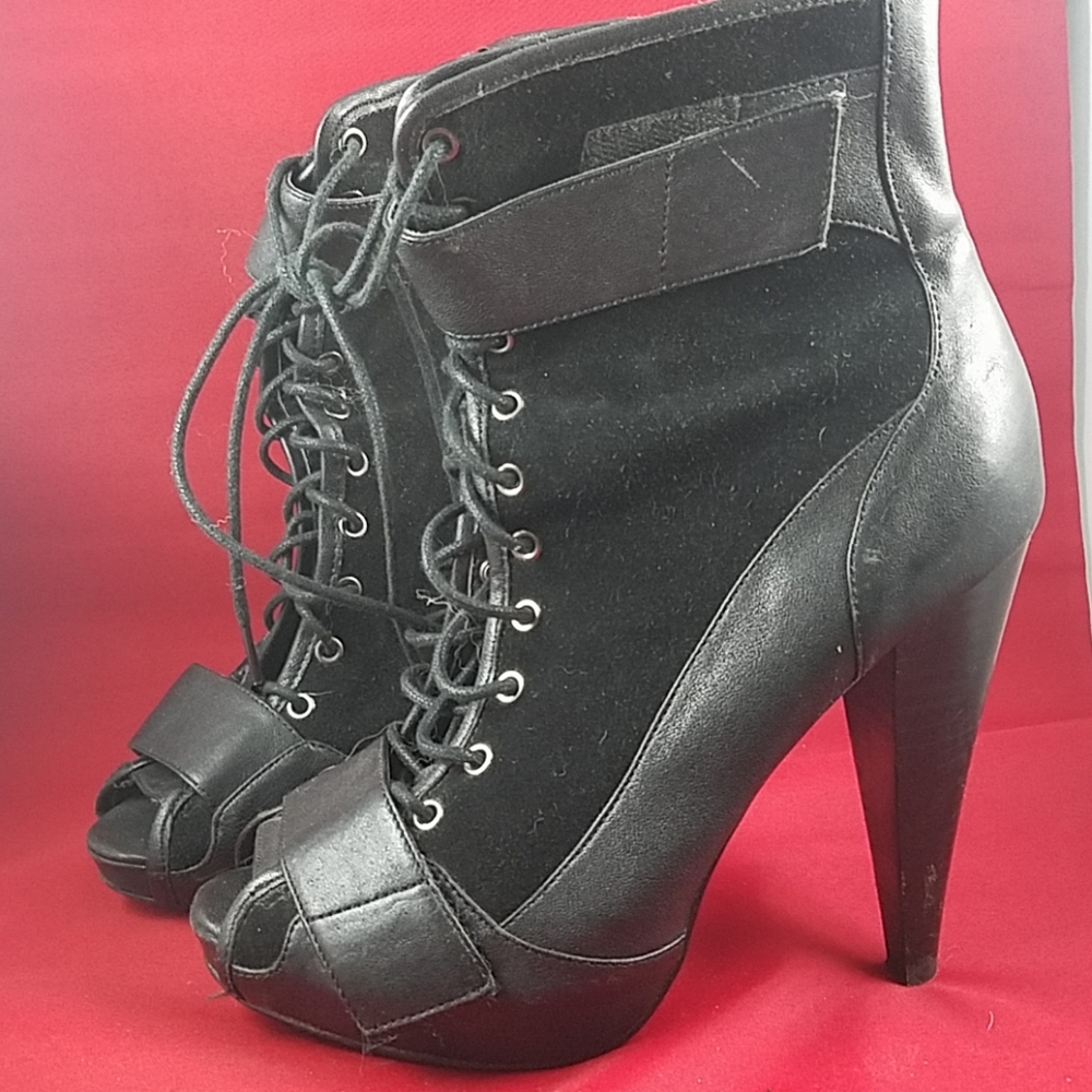 High heel boots